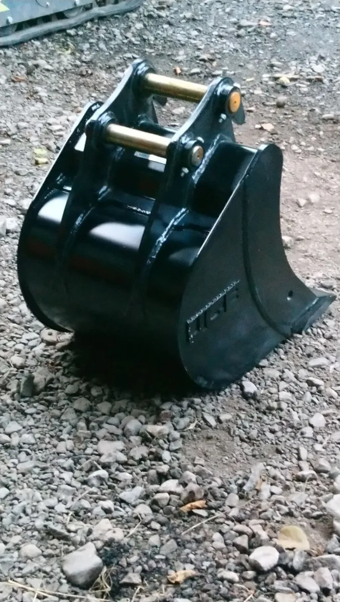 NEW JCB 3 TON DIGGER BUCKET - Image 1