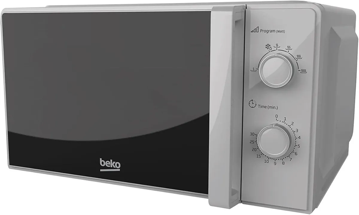 Solo Microwave Compact Design 20L Capacity 700W - Image 2