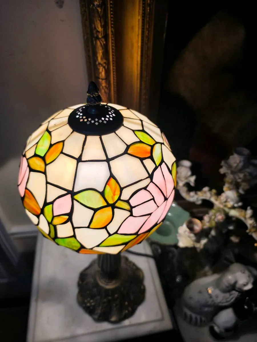 Vintage Tiffany lamp - Image 2