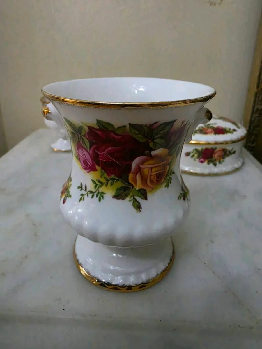 Collection of Royal Albert Old Country Roses - Image 4