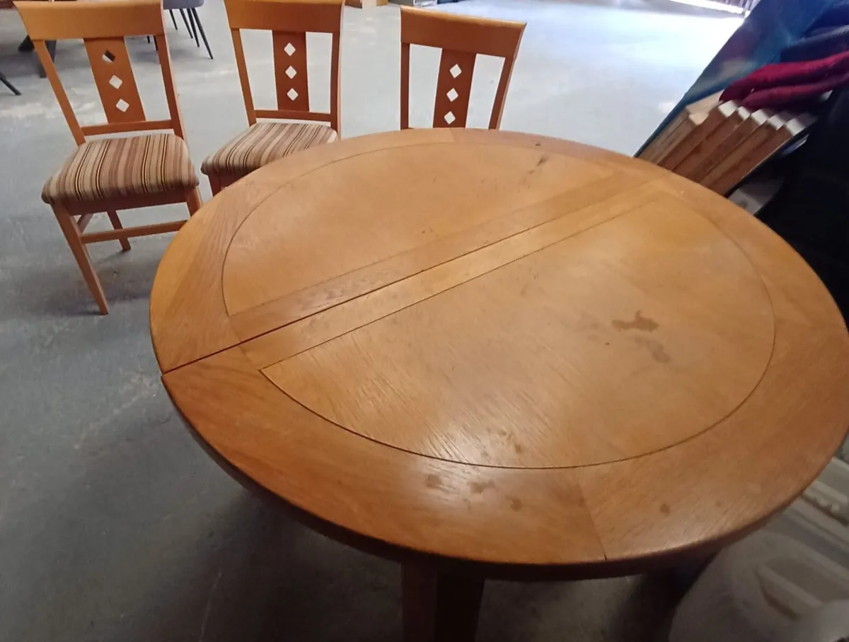 Round extendable table and 3 chairs - Image 4