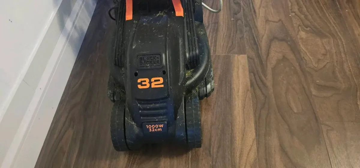 Lawn mower - Image 1