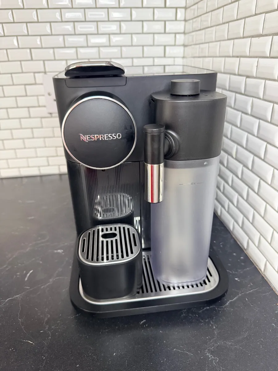 Nespresso Gran Lattissima Excellent Condition - Image 1