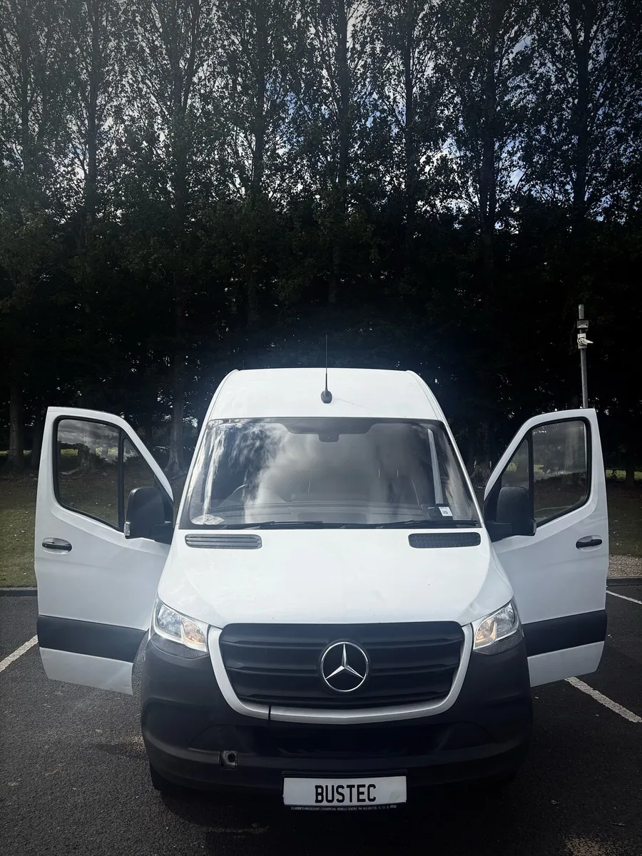 Merc  sprinter minibus - Image 1