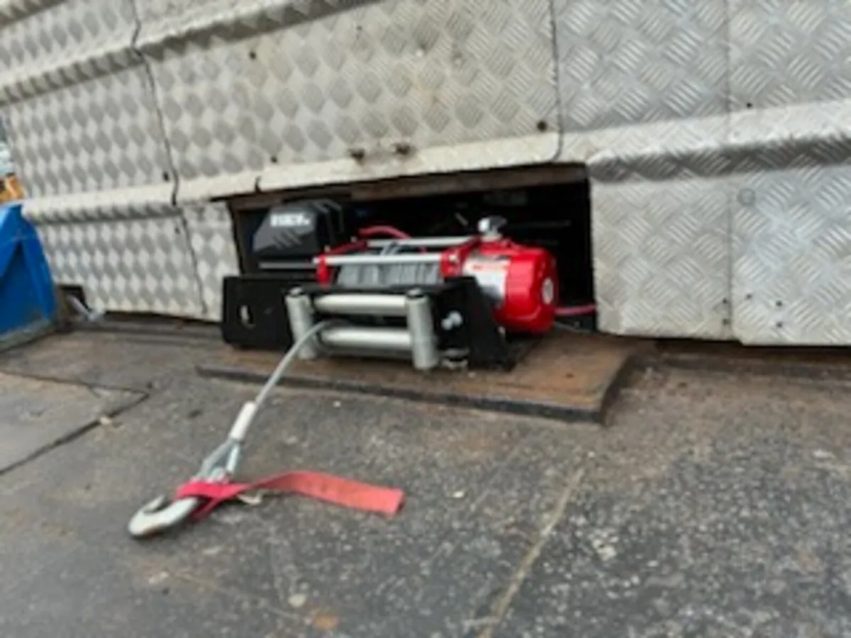 Daf recovery truck - Image 3