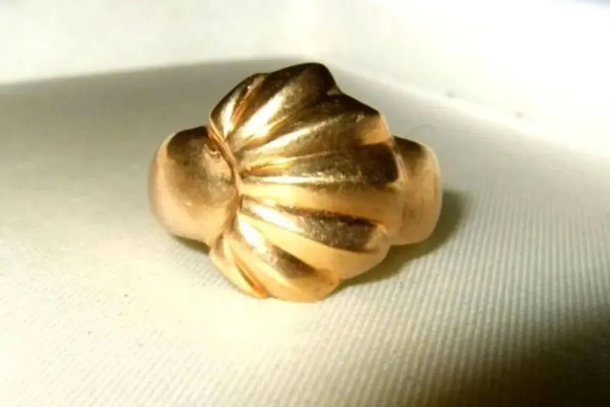 Vintage Hallmarked 9ct Gold 'Oyster' Ring - Image 1