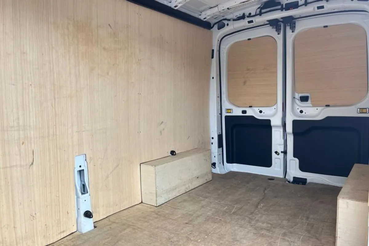 Ford Transit 350 Limited L3 H2 LWB Medium Roof FWD - Image 4