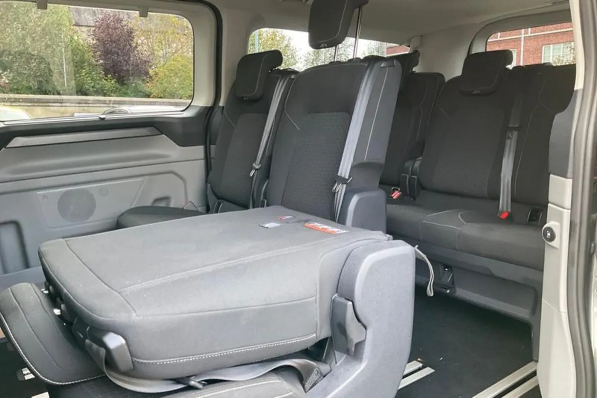 Ford Tourneo Custom 340 L2 PETROL FWD  2.5 PHEV 23 - Image 4