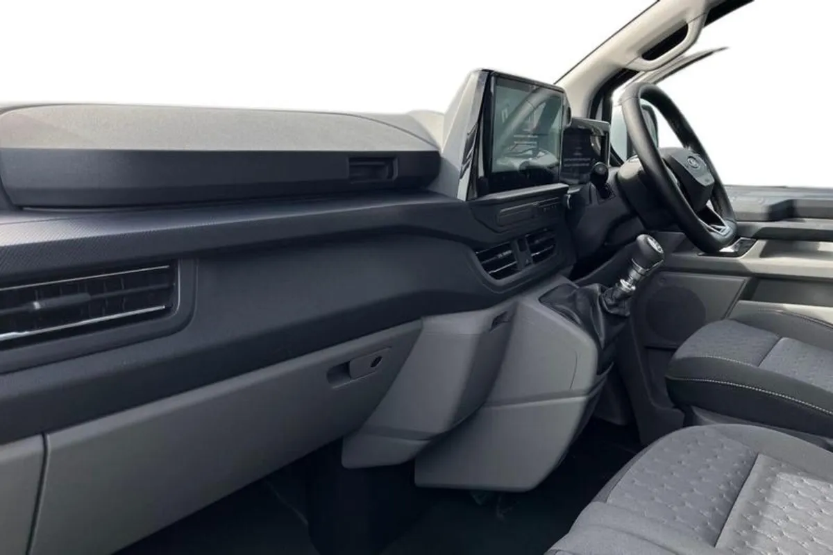 Ford Transit Custom 320 Limited L1 SWB FWD 2.0 Eco - Image 3