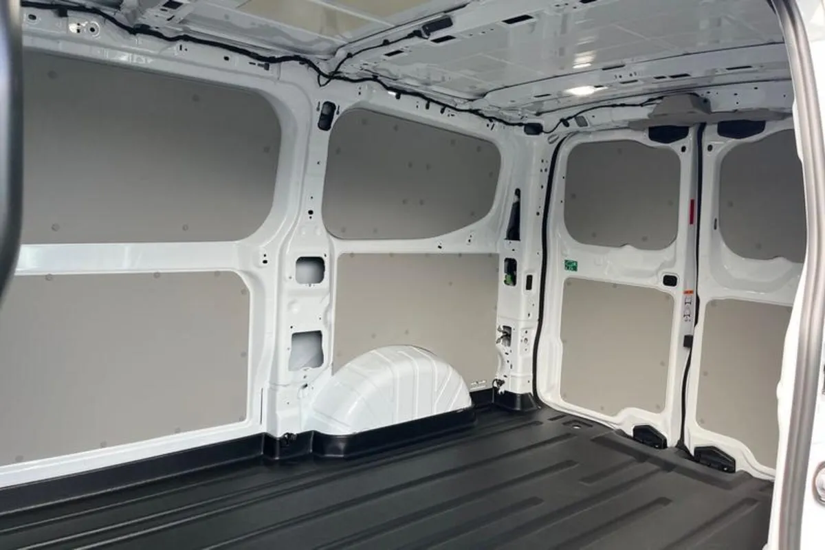 Ford Transit Custom 320 Limited L1 SWB FWD 2.0 Eco - Image 4