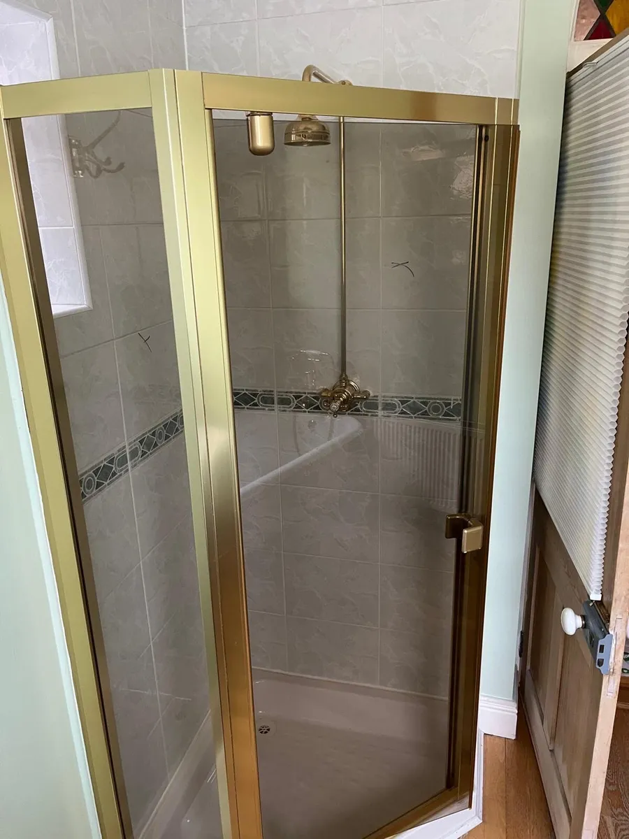 Gold Bathroom Fittings: Traditional taps, shower - Image 3