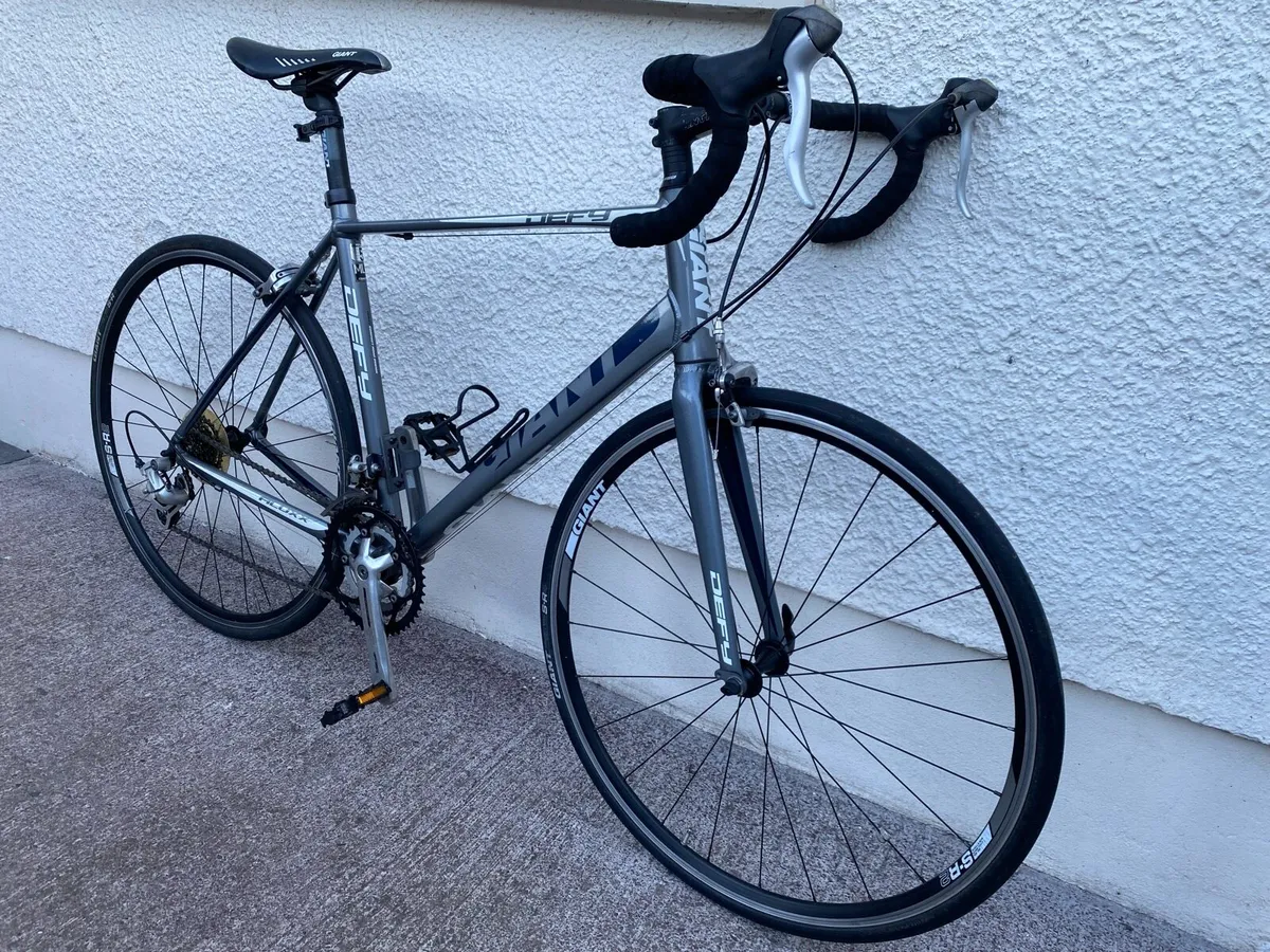 Like new Giant Defy 5 ML 21 inch frame - Image 1