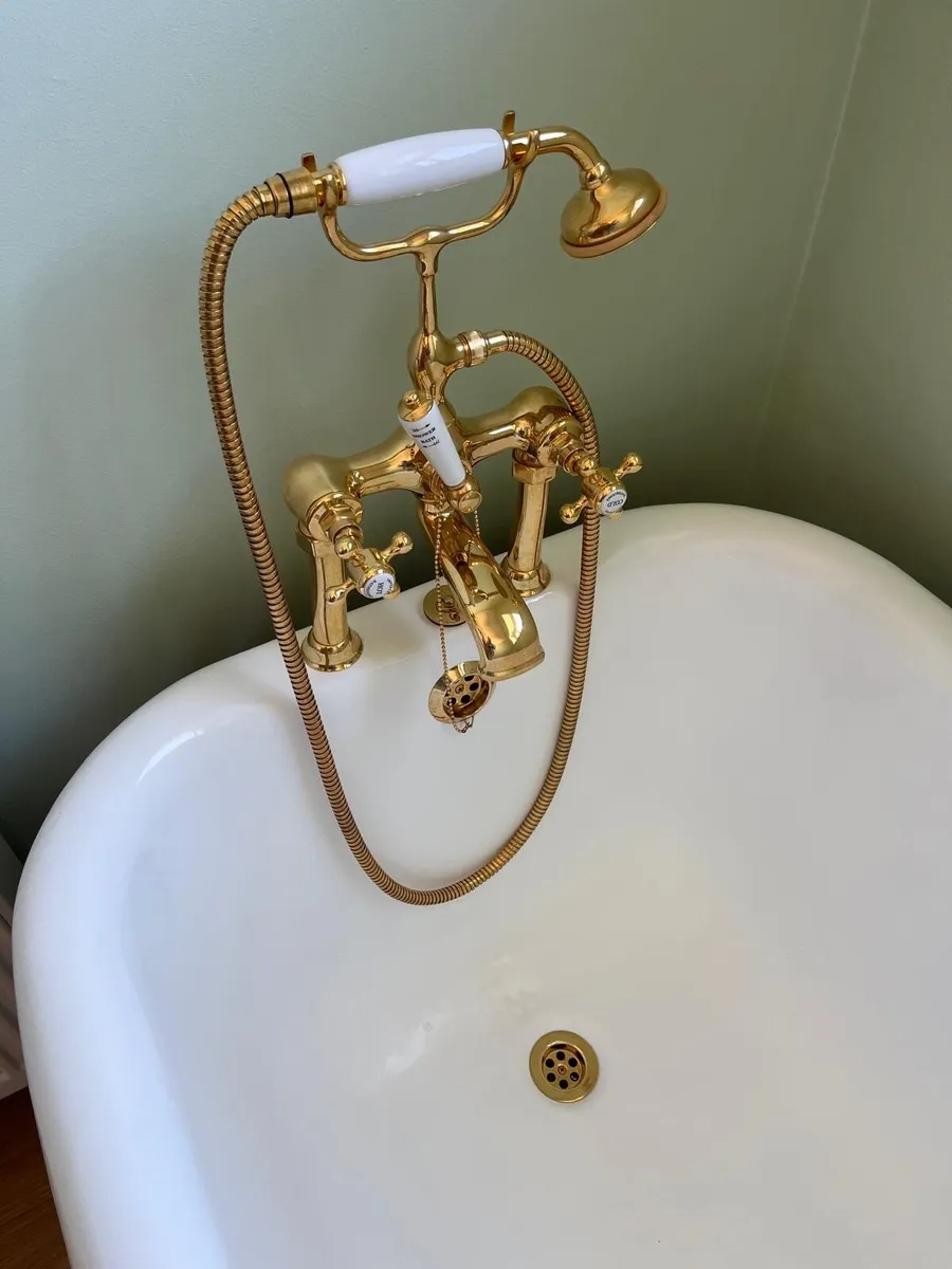 Gold Bathroom Fittings: Traditional taps, shower - Image 1