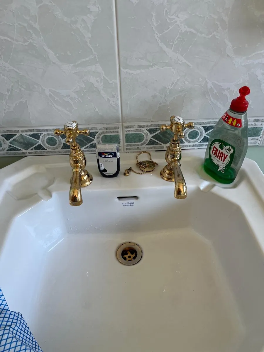 Gold Bathroom Fittings: Traditional taps, shower - Image 2