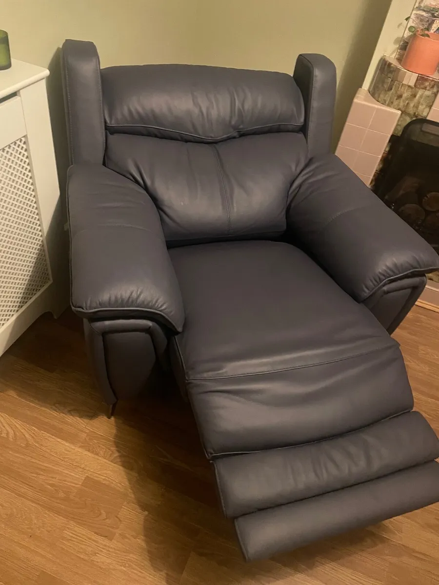 DFS Leather Electric Recliner & Headrest - Image 4