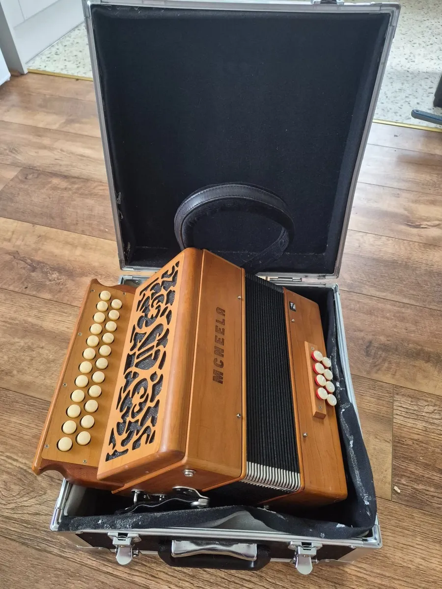 The McNeela (B/C) Original Accordion (2-Voice, 21/