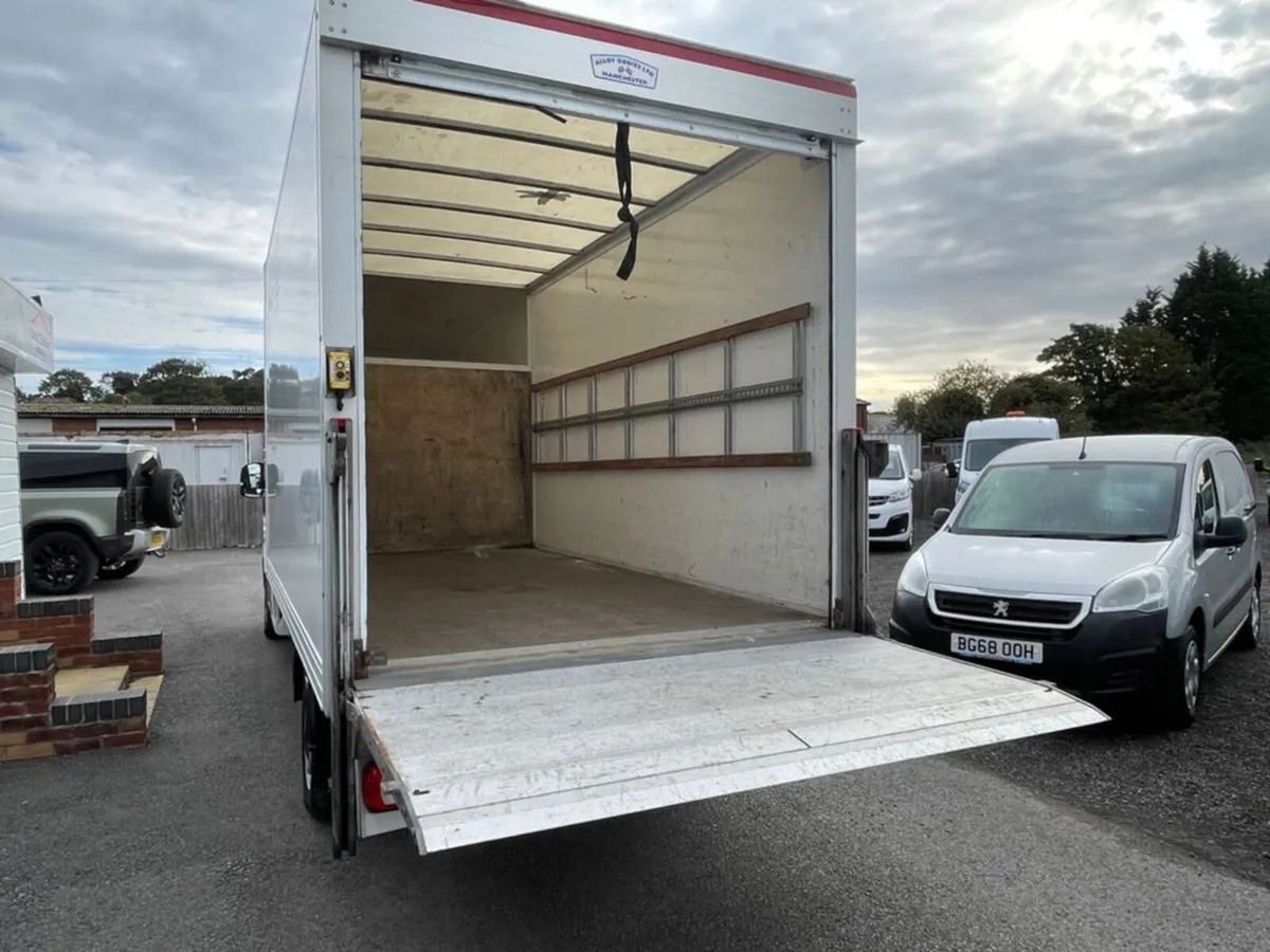 2019 Volkswagen Crafter Luton Box Van - Image 2