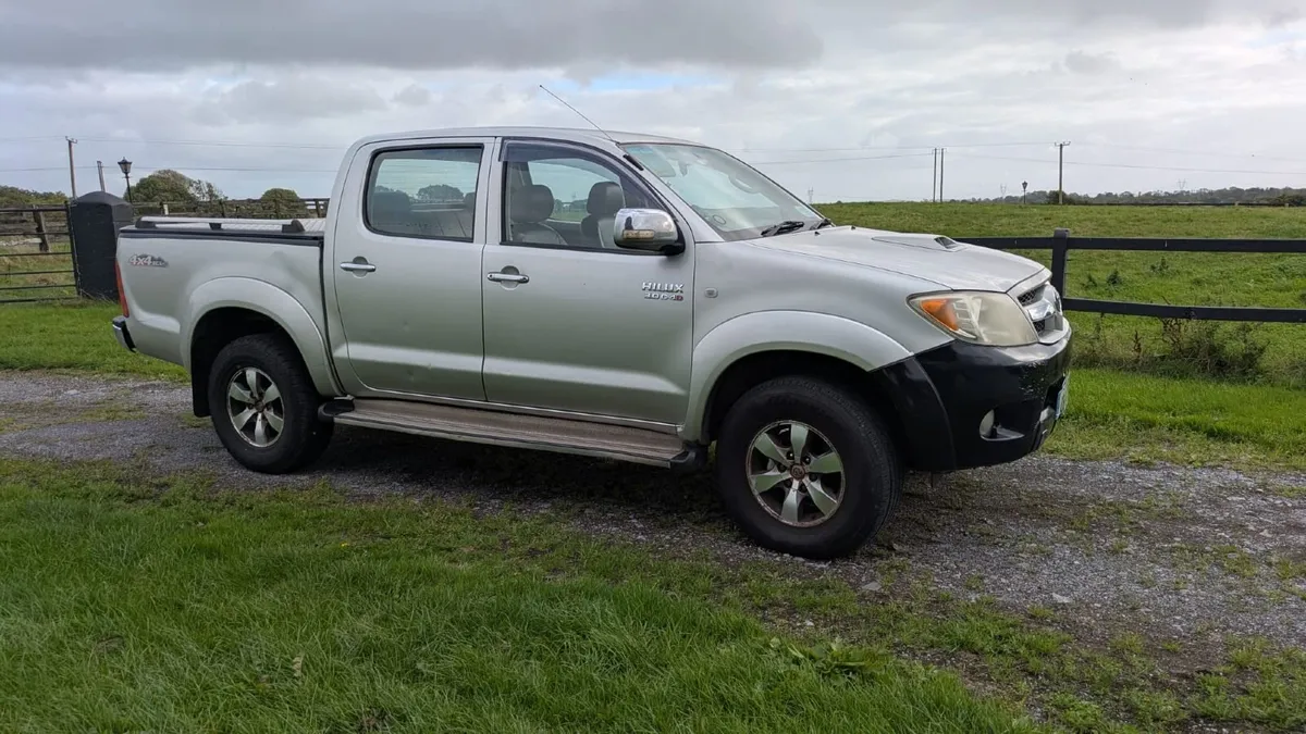 2008 Toyota Hilux 3.0 D4D Automatic 4WD CVRT 04/27 - Image 2
