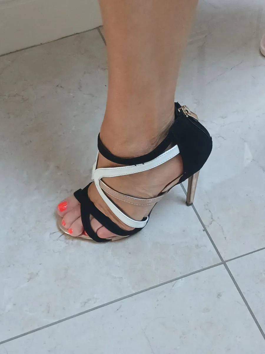 Ladies shoes and bag - Image 4