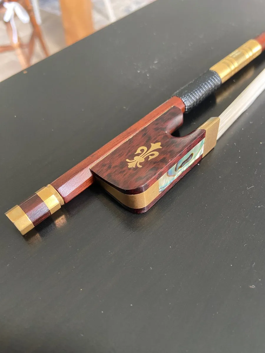Full sized 4/4 Cello bow - Image 1