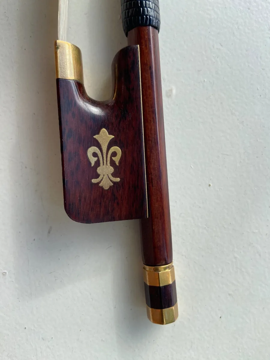 Full sized 4/4 Cello bow - Image 4