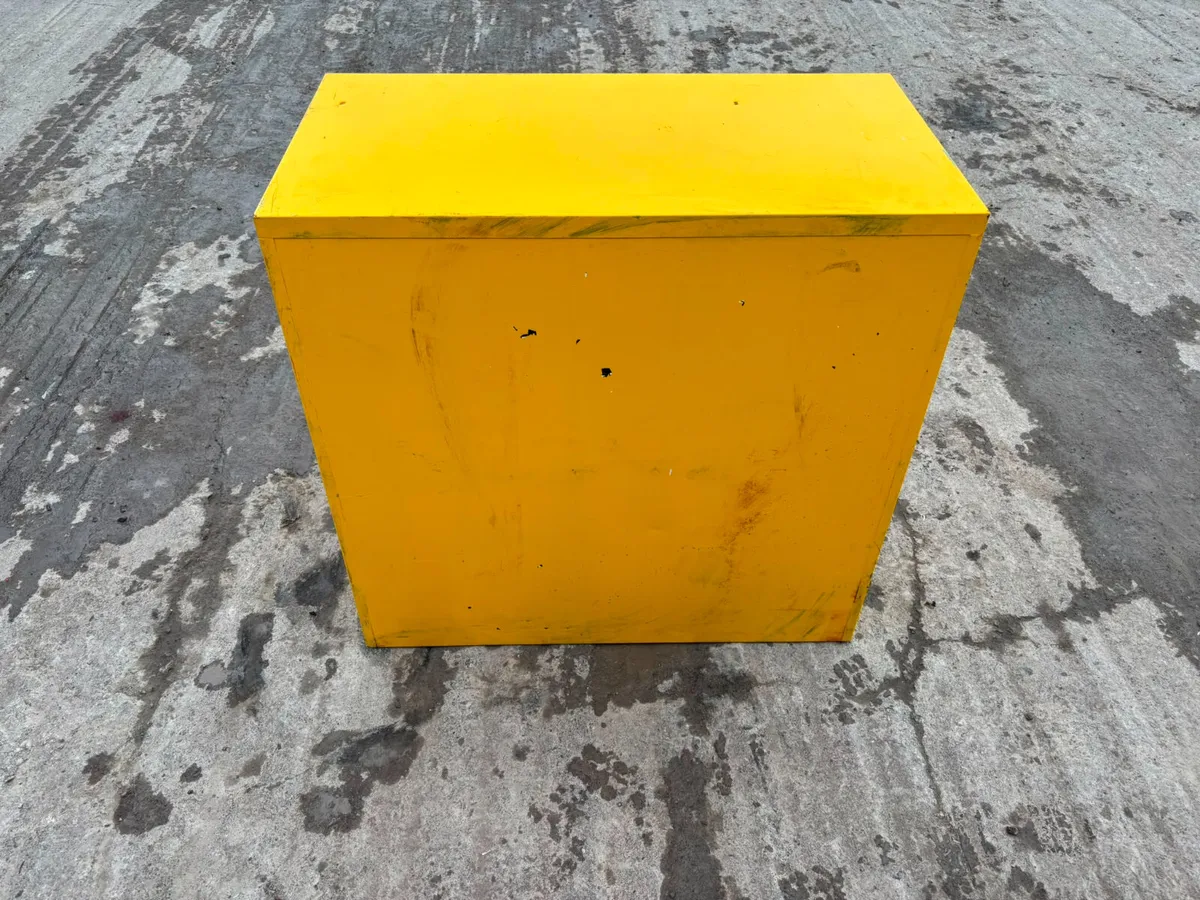 Armorgard  hazardous substance storage cabinet - Image 4