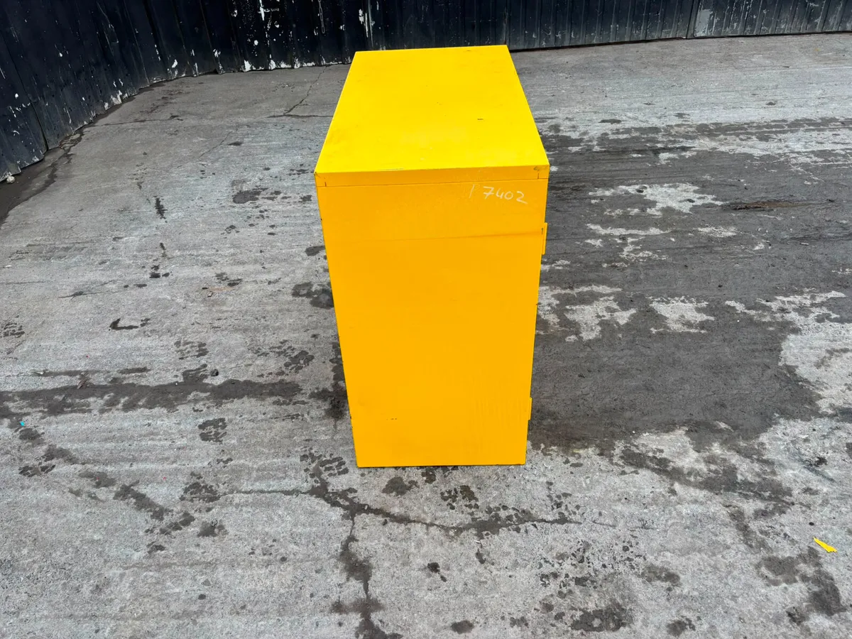 Armorgard  hazardous substance storage cabinet - Image 2