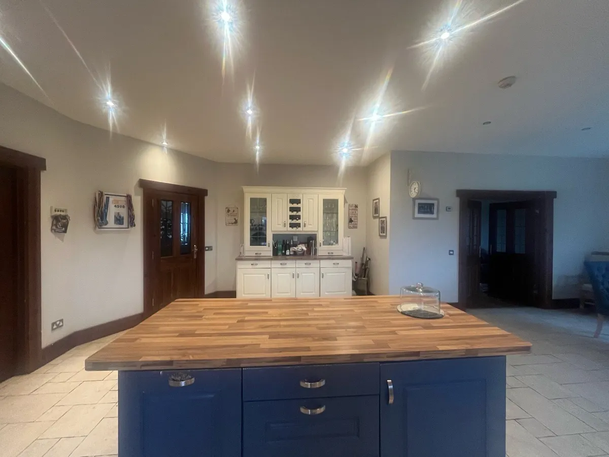 Kitchen island/dresser - Image 2