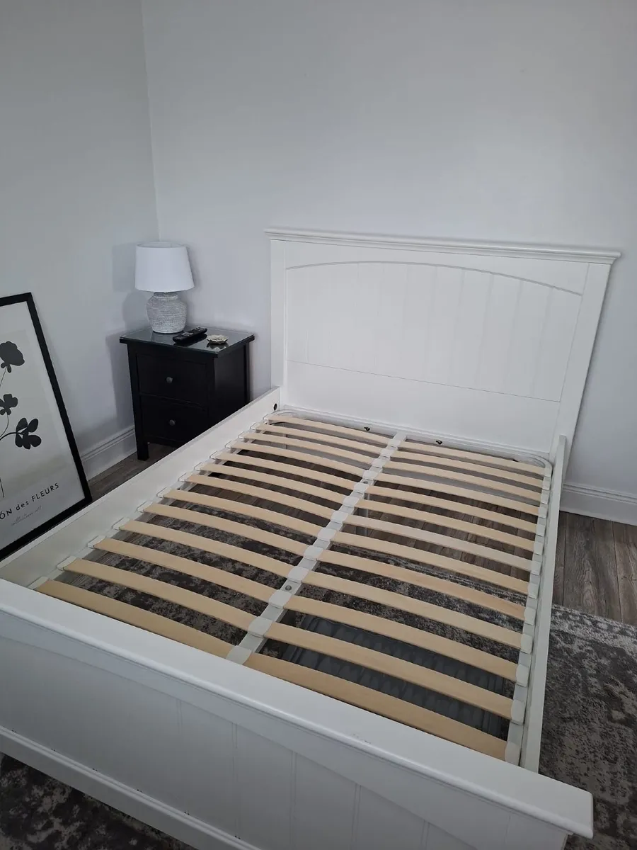 White Double bed frame