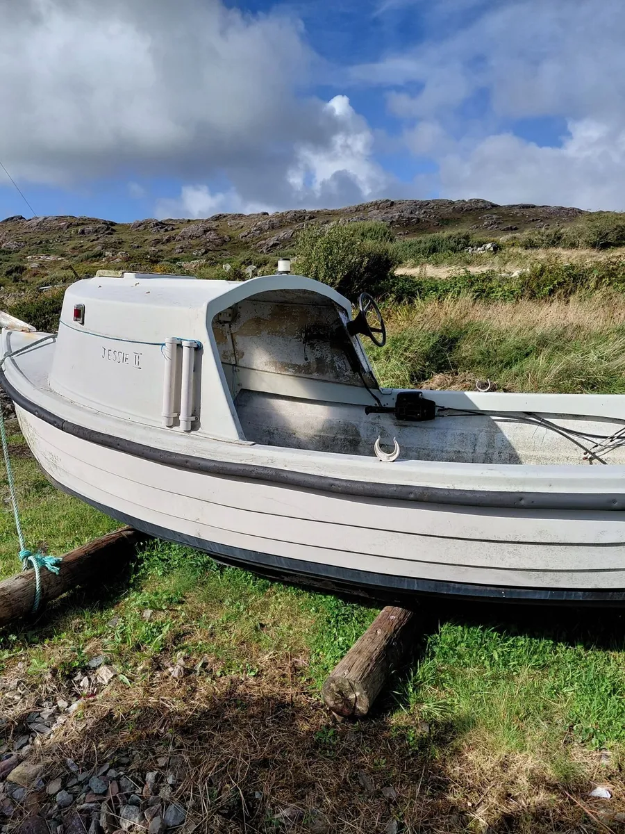 Boat with Engine - Image 4