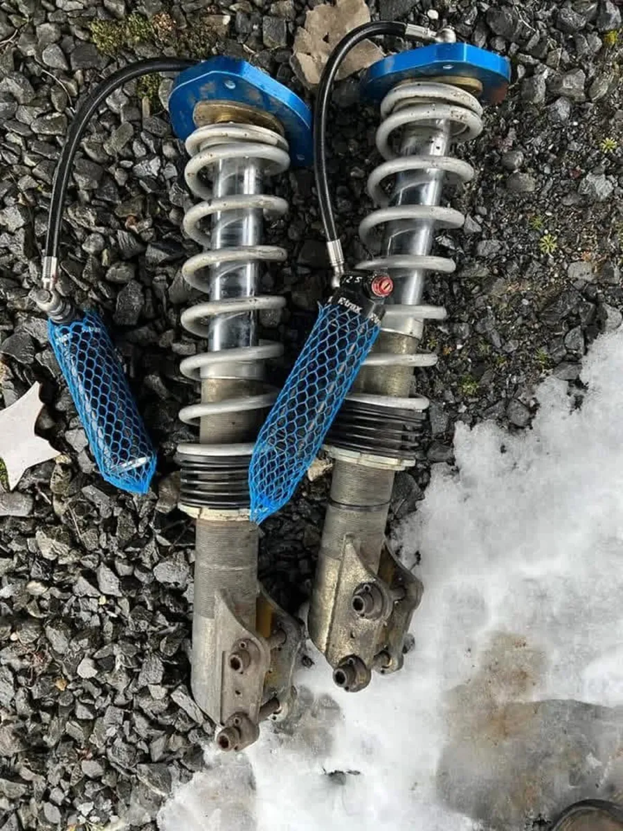 Escort xtrax front shocks modular
