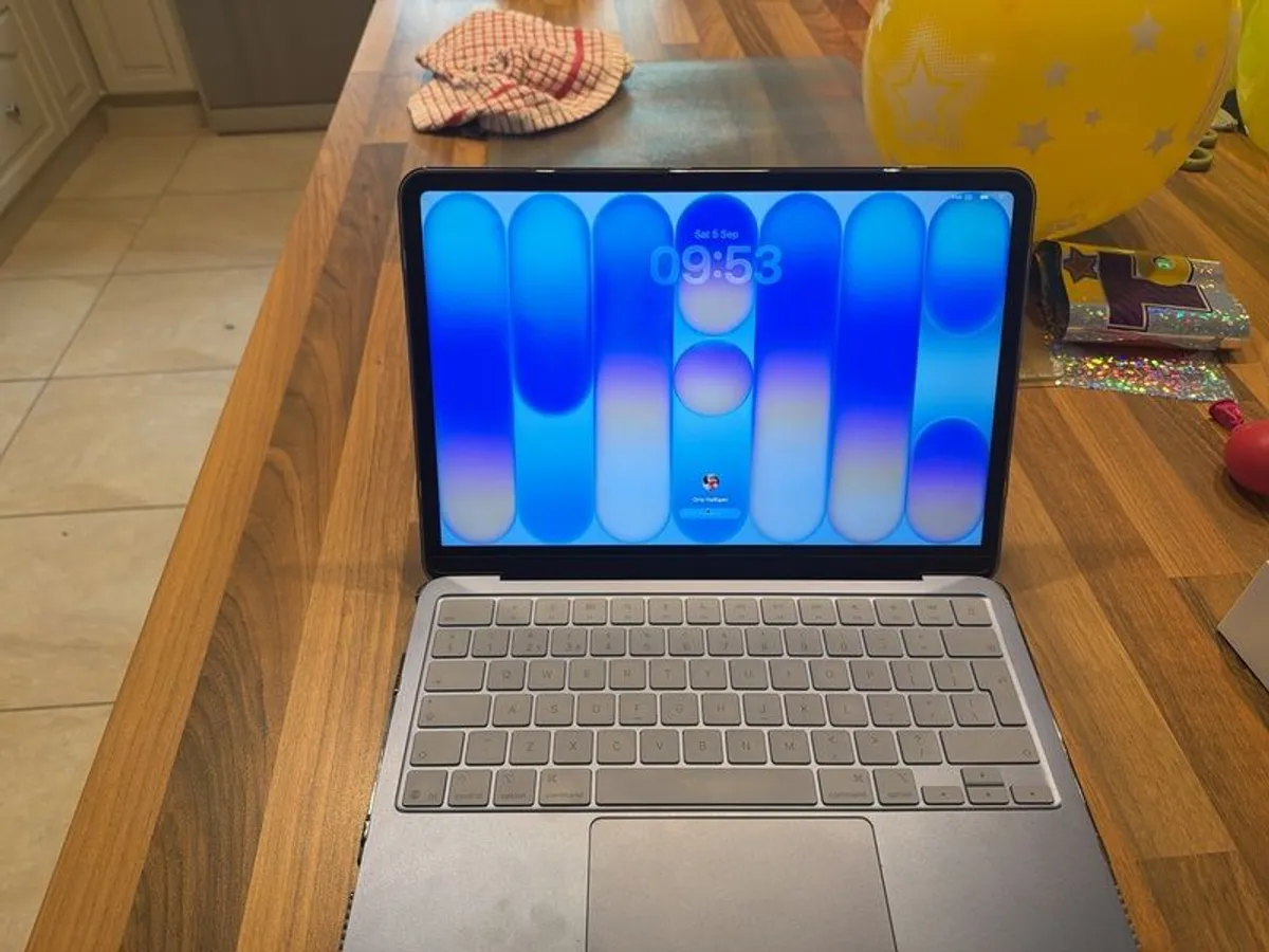 Mackbook Neo with Apple care - Image 4