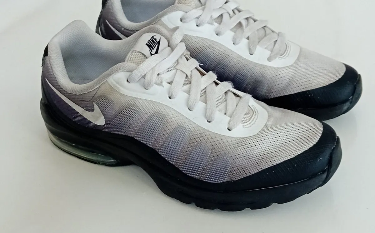 Nike Trainers UK6 - Image 2
