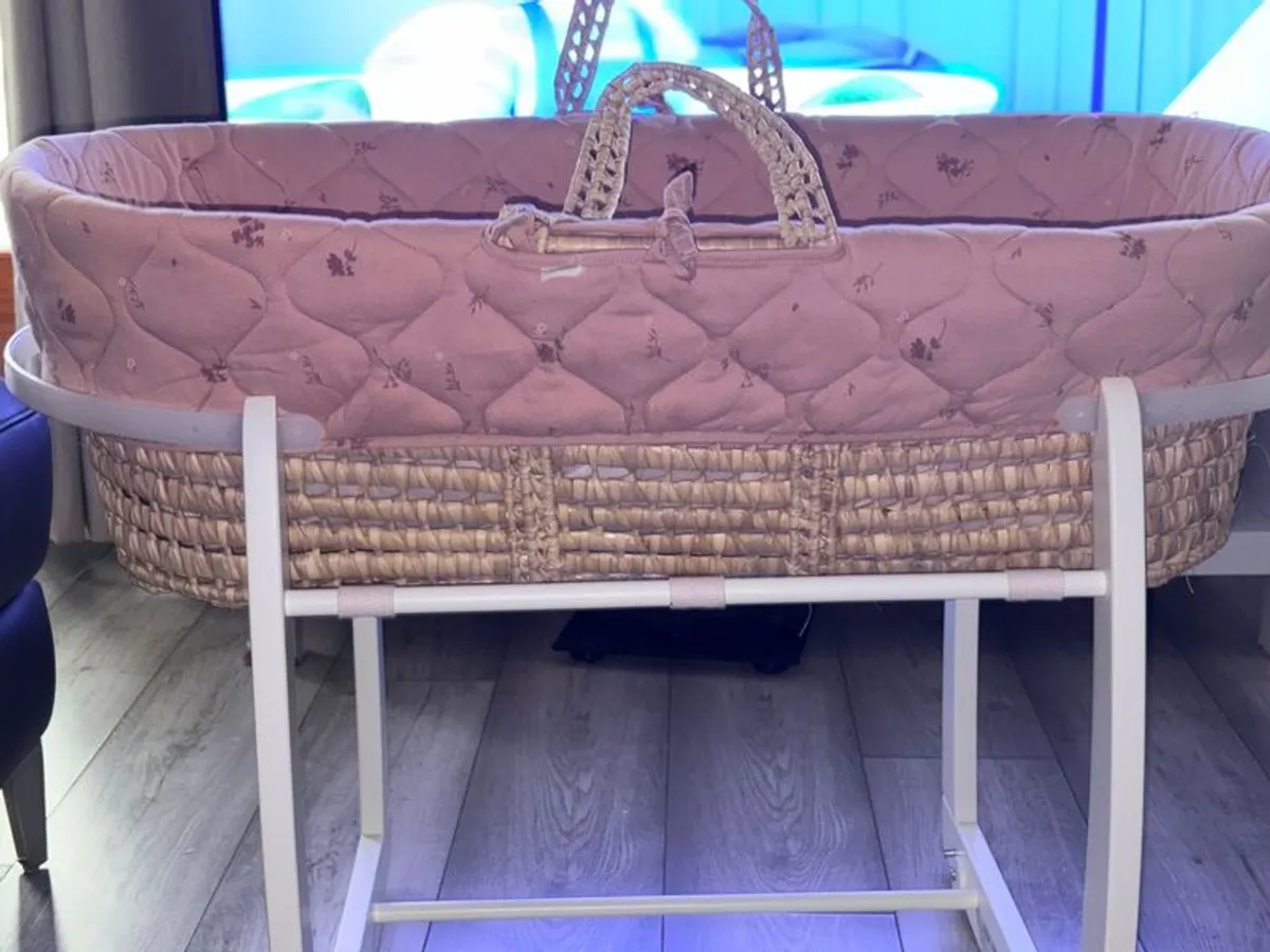 Mamas and Papas Moses basket - Image 2