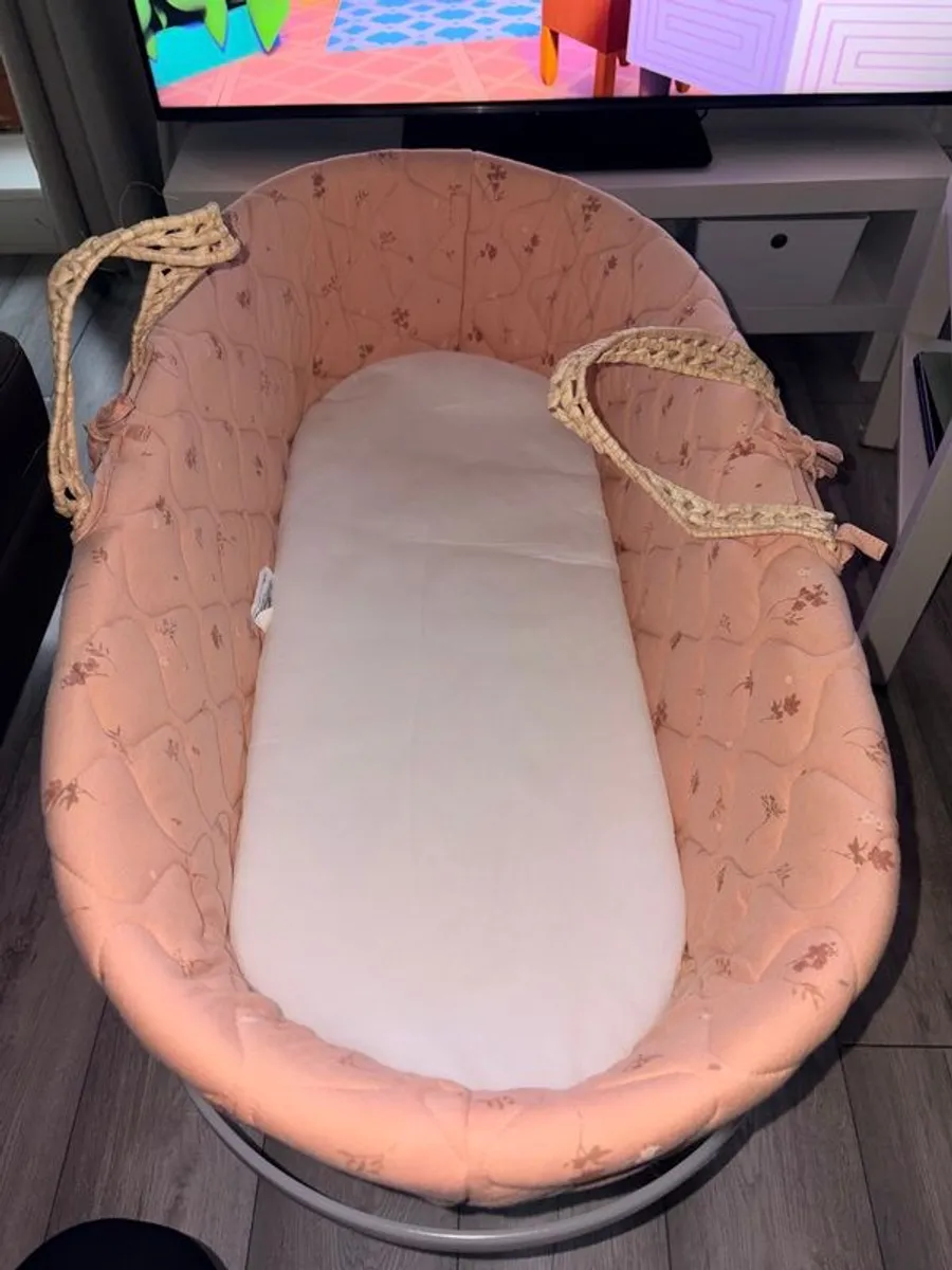 Mamas and Papas Moses basket - Image 4