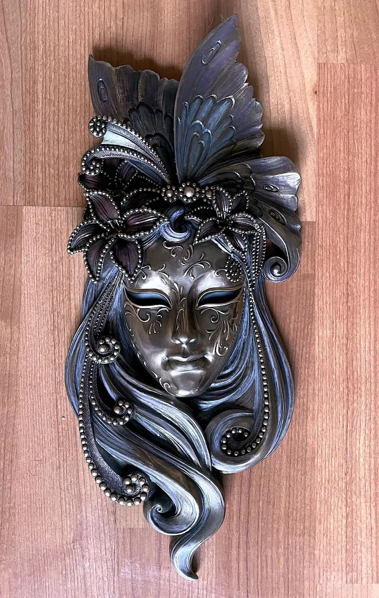 Venetian Mask Lily - Image 1