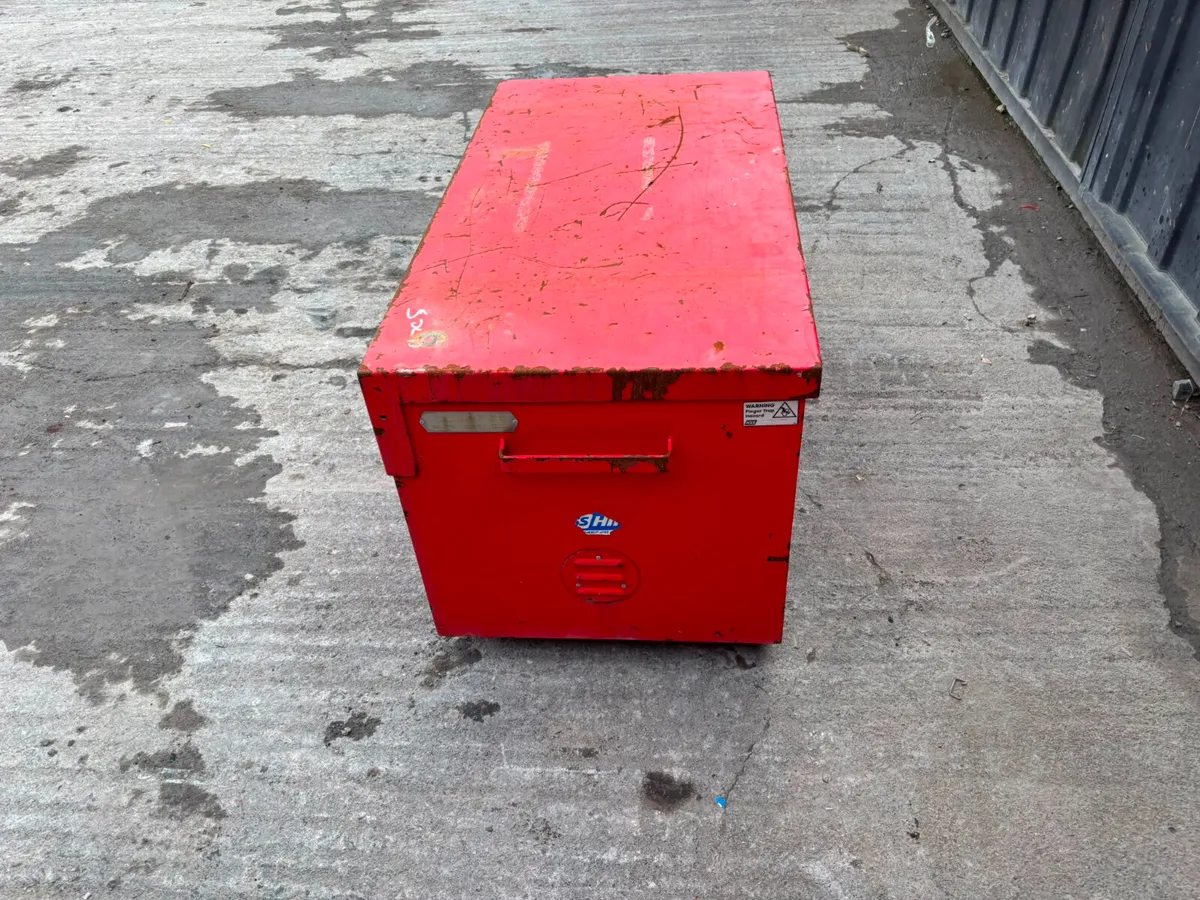 Armorgard FlamBank FB2 hazardous substance storage - Image 4