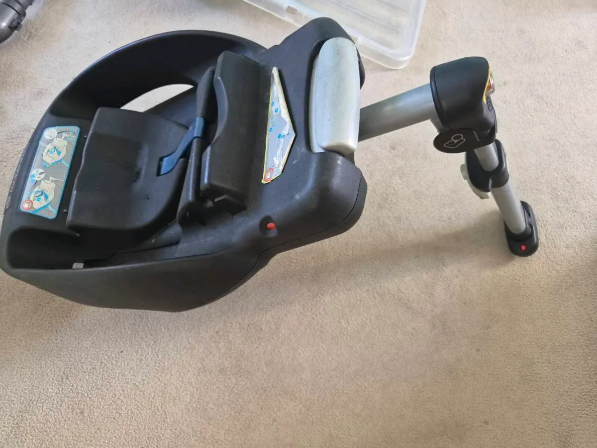 Maxi Cosi ISOFIX car seat base - Image 1