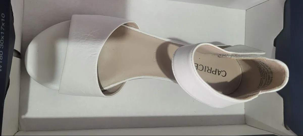 Ladies white sandals - Image 2