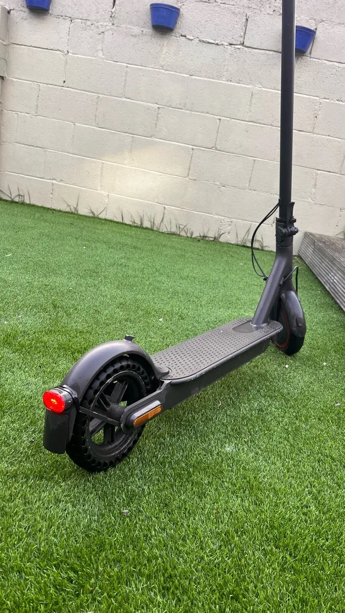 Xiaomi Mi Electric Scooter Pro 2 - Perfect - Image 2