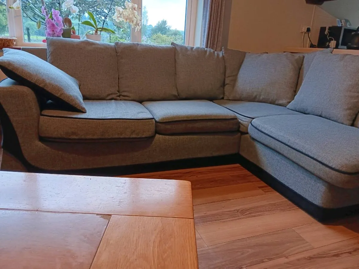 5 seater corner couch - Image 2