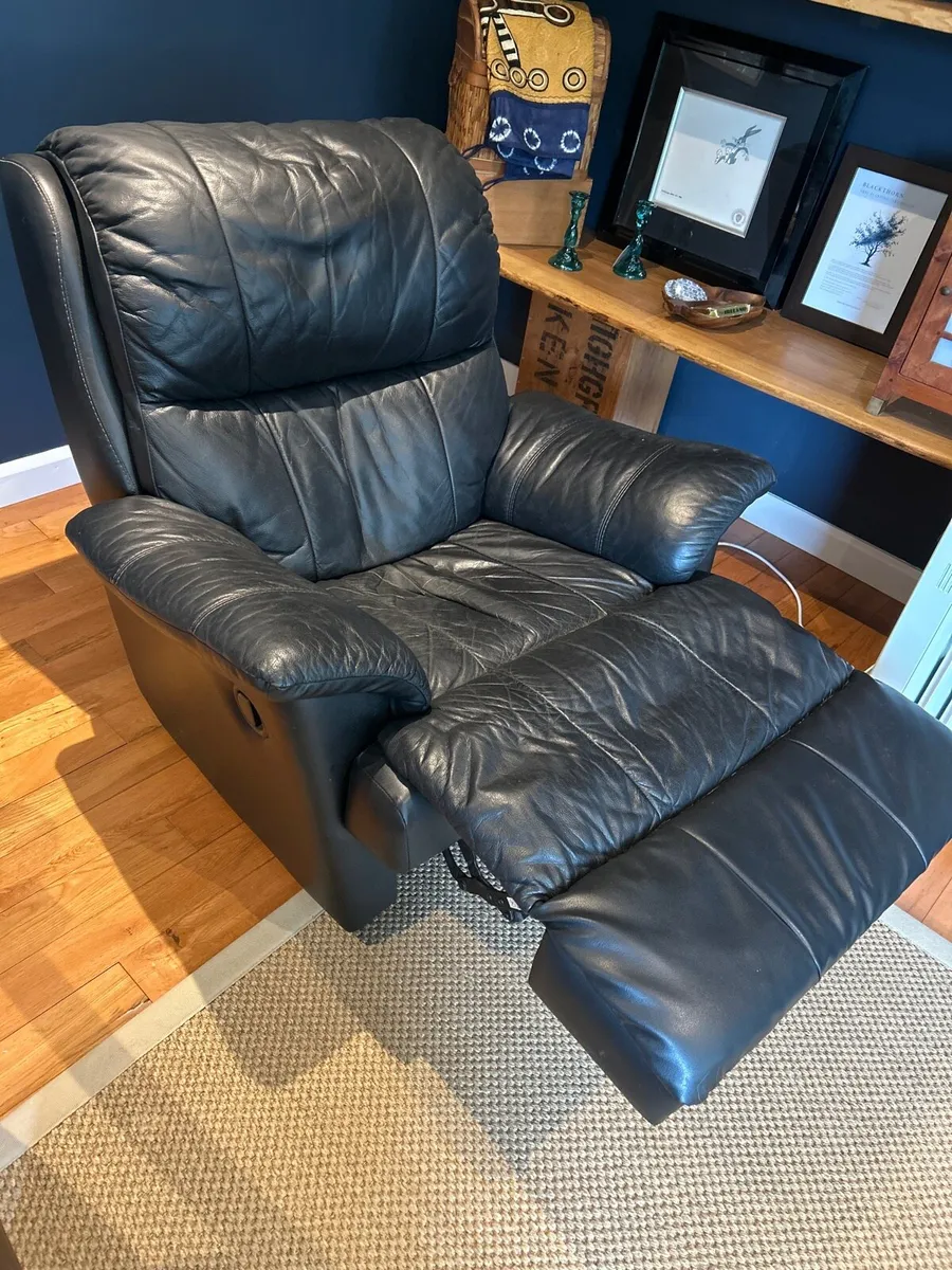 Black Leather recliner - Image 1