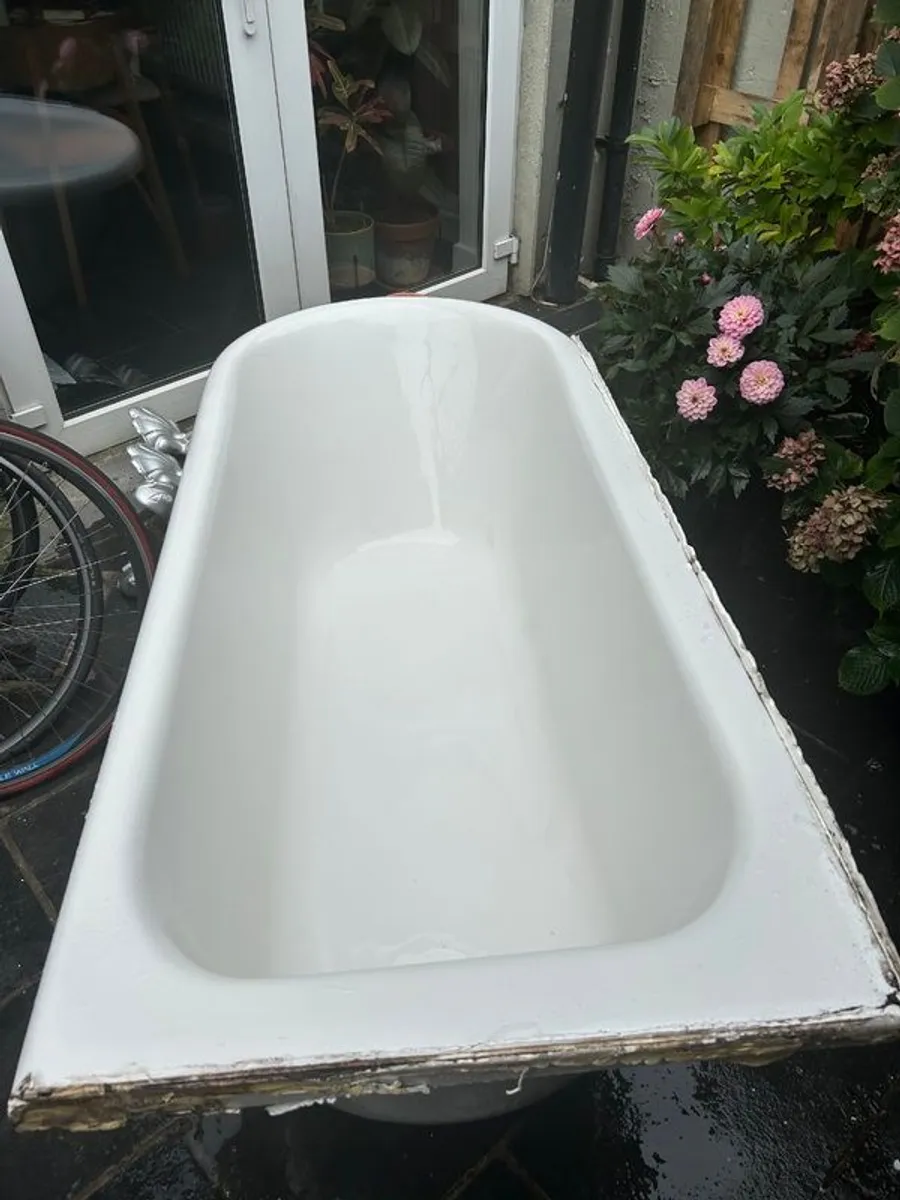 Free Victorian style bath for collection - Image 1