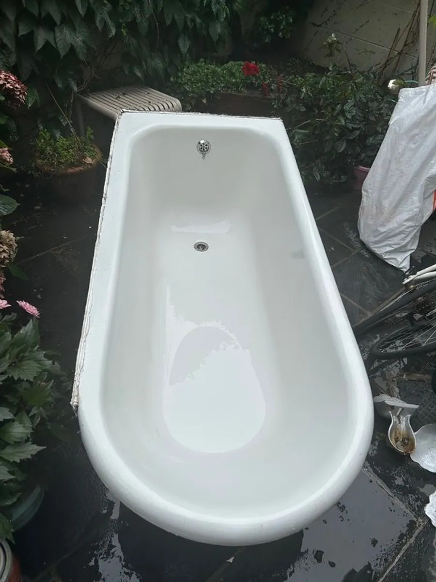 Free Victorian style bath for collection - Image 4
