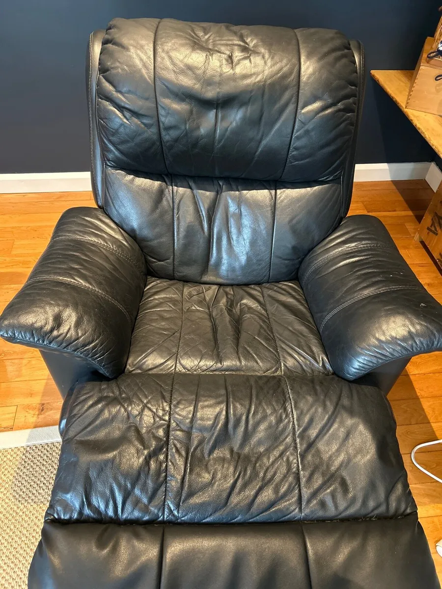 Black Leather recliner - Image 3