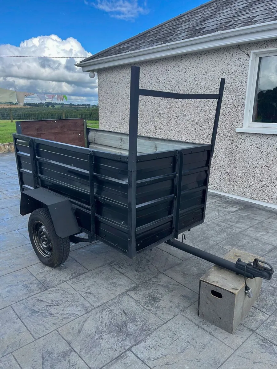 Trailer - Image 1