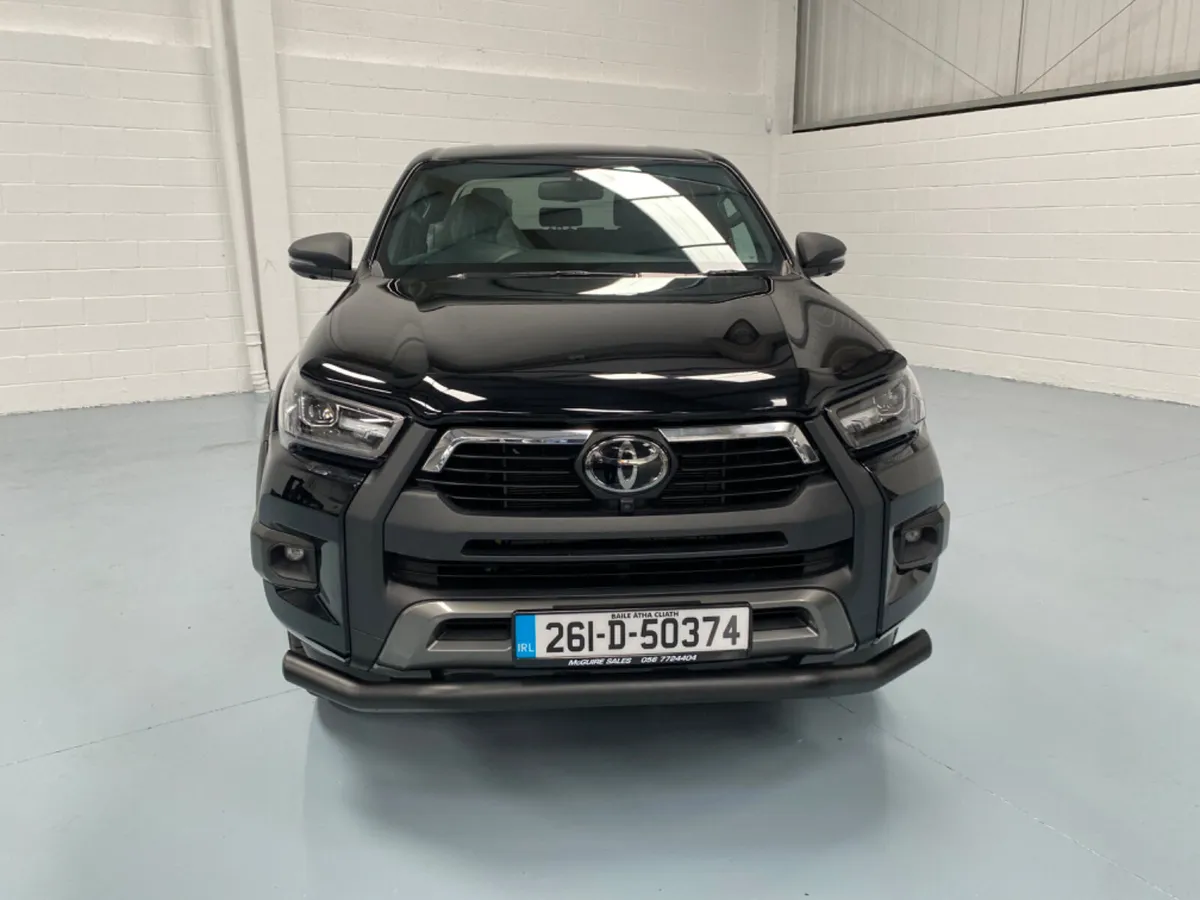 2026 Toyota Hilux InvincibleX 2.8 Auto - Image 3