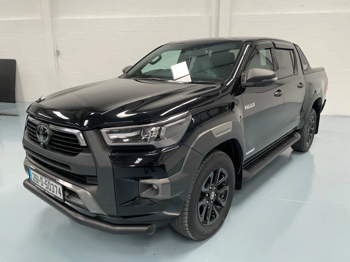 2026 Toyota Hilux InvincibleX 2.8 Auto - Image 1