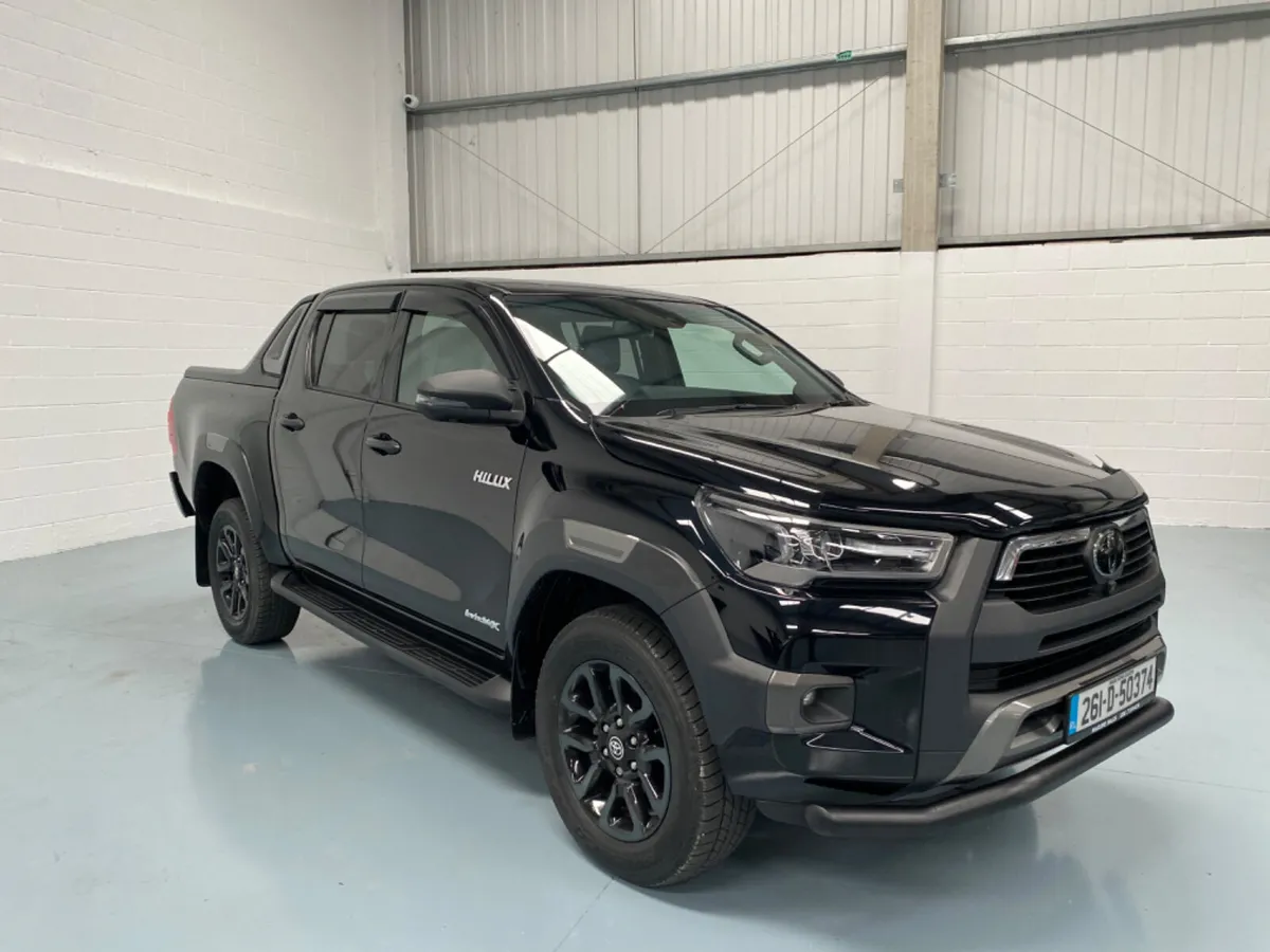 2026 Toyota Hilux InvincibleX 2.8 Auto - Image 2