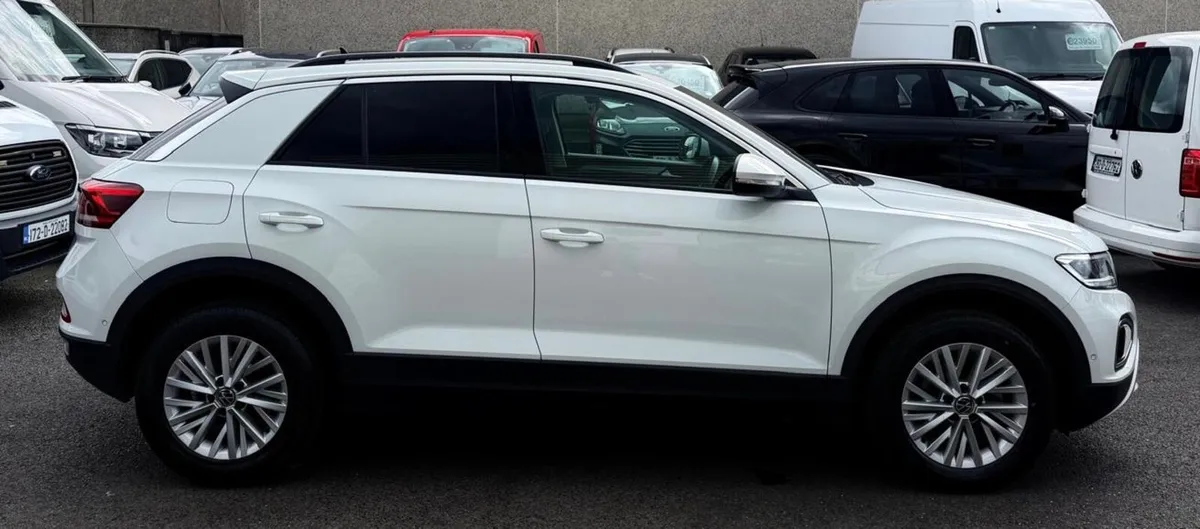 2023 Volkswagen T-Roc 73,000km - Image 3